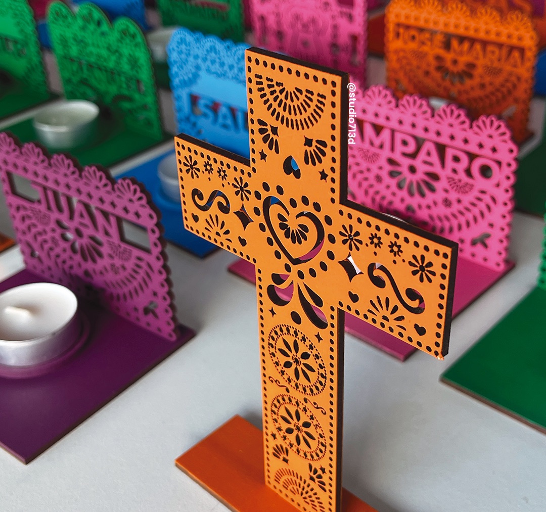 Decoraciones de colores cortadas con láser para evento