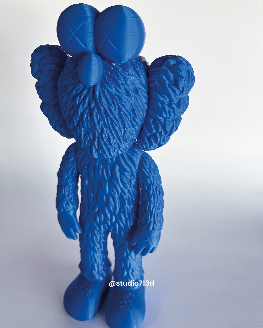 Figura azul personalizada fabricada con impresión 3D