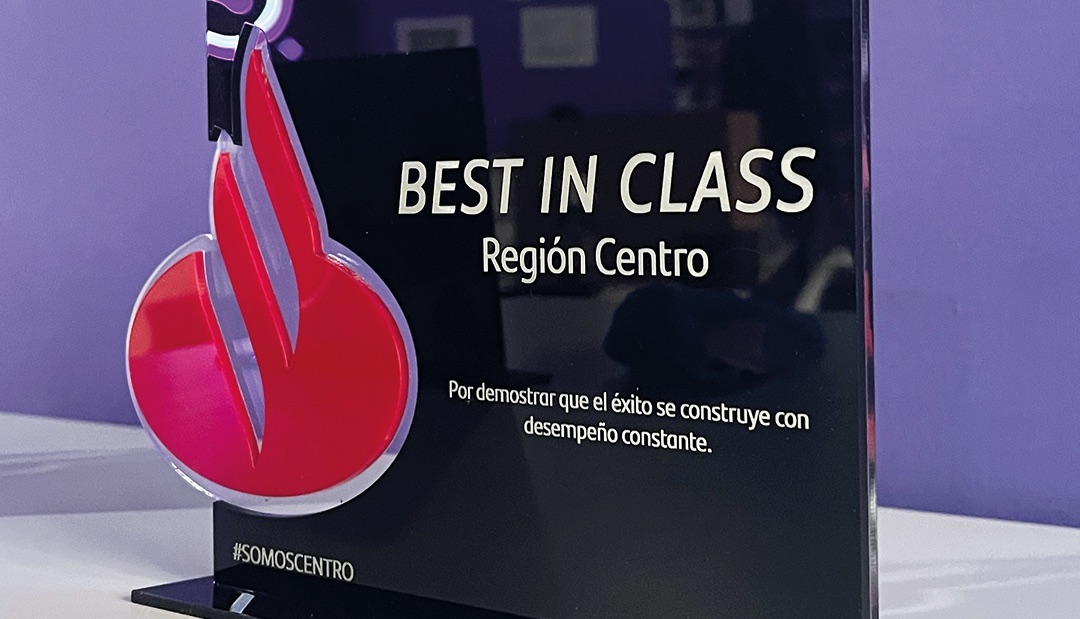 Reconocimiento corporativo fabricado en acrílico